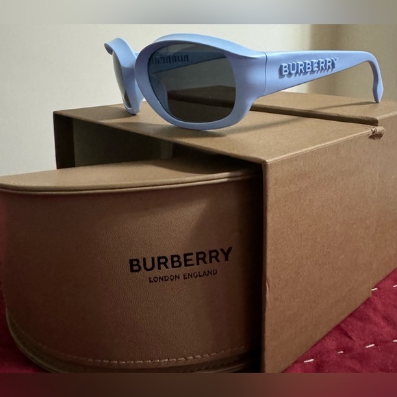 BURBERRY Sunglasses - Picture 4 of 6